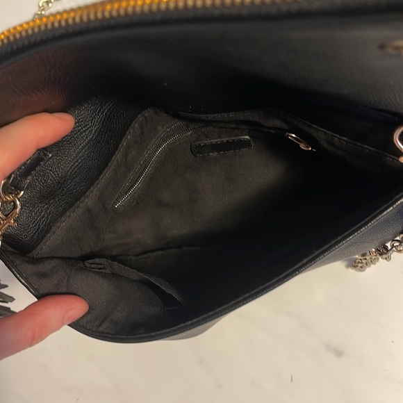 Gently used fake leather black no name shoulder bag - Picture 4 of 4